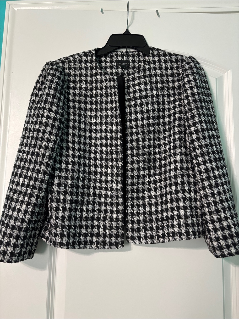 Ann Taylor Black and White Houndstooth Collarless Open Front Blazer